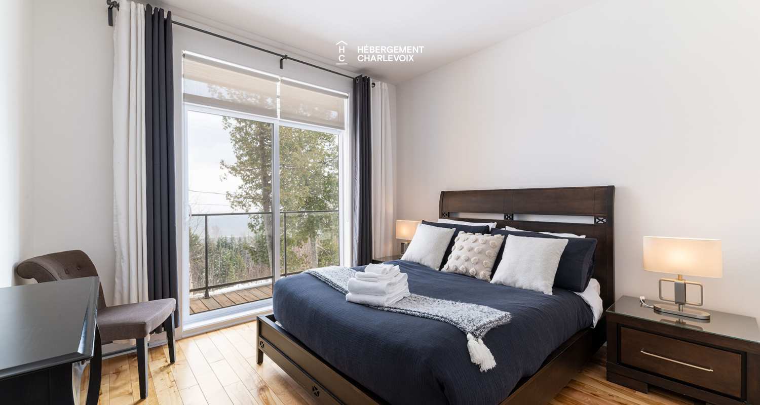 AUB-150 -  Majestic view of the river and the Charlevoix Massif